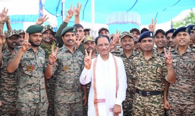 गलगम पहुंचे मुख्यमंत्री श्री विष्णु देव साय, जवानों का हौसला बढ़ाया