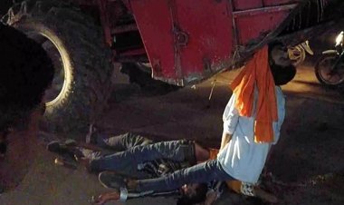 बाइक और हार्वेस्टर की टक्कर में तीन युवकों की दर्दनाक मौत