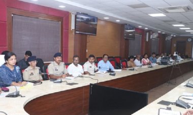 कलेक्टर ने ली कानून व्यवस्था की बैठक