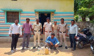 9.50 बल्क लीटर अवैध हाथ भट्टी महुआ शराब बरामद