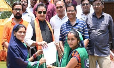 जनता की समस्या का समाधान अब उनके द्वार पर विधायक अग्रवाल