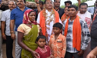 मुख्यमंत्री ने किया पीएम जनमन आवास का अवलोकन