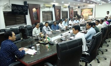 कलेक्टर ने की लोक निर्माण विभाग के काम-काज की समीक्षा