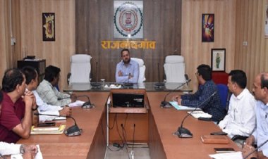 कलेक्टर ने ली सीएसईबी के अधिकारियों एवं कांट्रेक्टर्स की बैठक