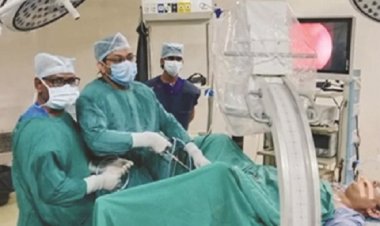 हाइटेक में दो मरीजों की स्टैग-हॉर्न सर्जरी एक साथ सफल