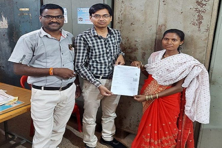 सुशासन तिहार : प्राप्त आवेदनों का निराकरण करते हुए हितग्राहियों को दिया गया श्रमिक कार्ड