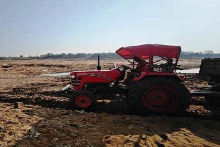 खनिजों के अवैध उत्खनन व परिवहन पर 04 ट्रेक्टर जप्त