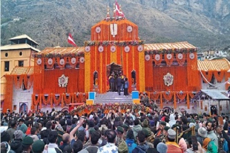 बदरीनाथ मंदिर के कपाट खुले, बड़ी संख्या में उमड़े श्रद्धालु, सीएम धामी ने भी की पूजा-अर्चना