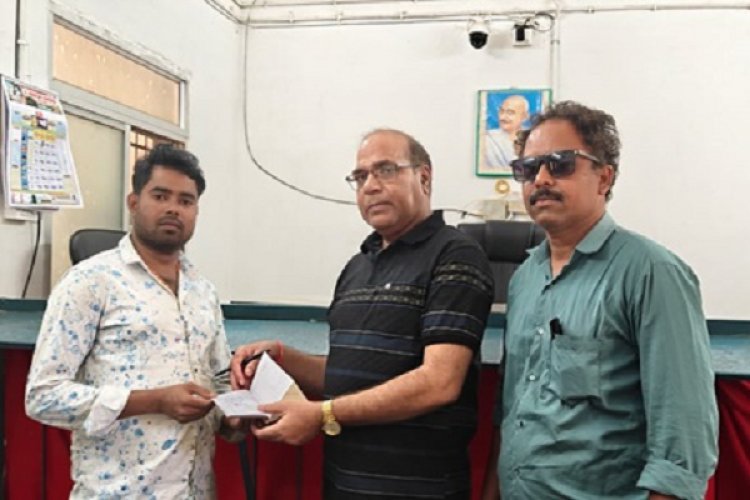 सुशासन तिहार में तेजराम और महेन्द्र को मिली नई ऋण पुस्तिका