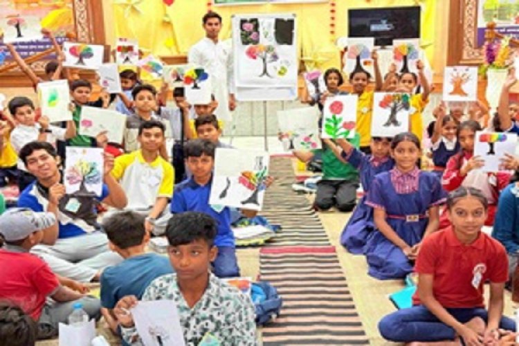 छोटे बच्चे इन्टरनेट का उपयोग सावधानी से और बड़ों की देखरेख में करें...