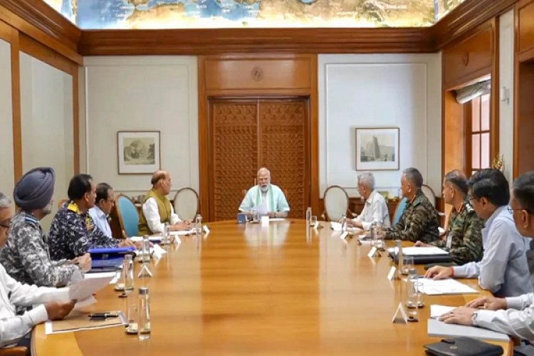DGMO वार्ता से पहले पीएम मोदी की अहम बैठक जारी, रक्षा मंत्री, NSA डोभाल, CDS और तीनों सेना के प्रमुख मौजूद