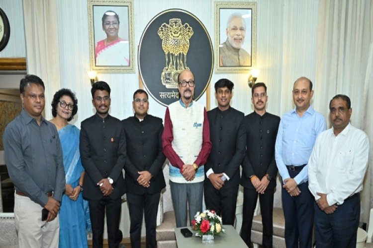 राज्यपाल से परिवीक्षाधीन आईएएस अधिकारियों ने की भेंट