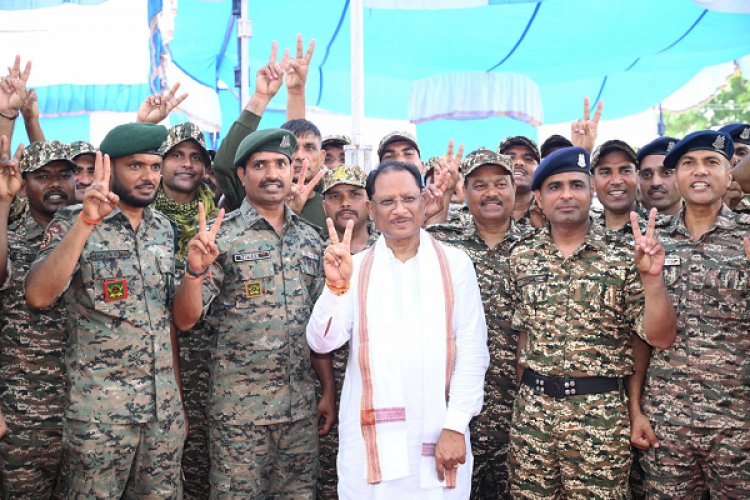 गलगम पहुंचे मुख्यमंत्री श्री विष्णु देव साय, जवानों का हौसला बढ़ाया