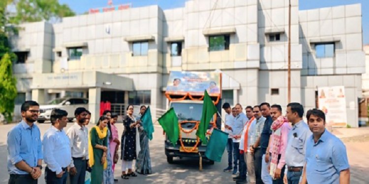 किशोरी बालिका योजना के प्रचार-प्रसार रथ को किया गया रवाना