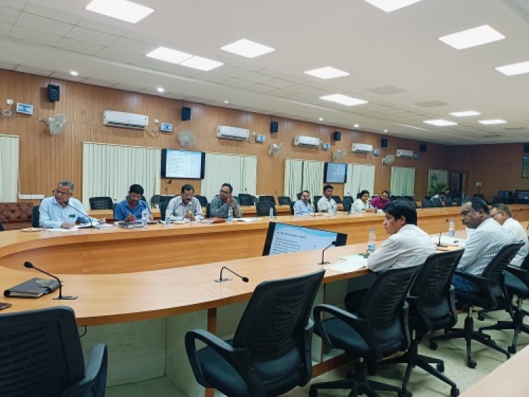 जल जीवन मिशन के कार्य गंभीरता से पूर्ण कराएं : कलेक्टर