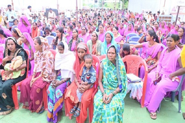 समाधान शिविर में लोगों के आवेदनों का हो रहा त्वरित निराकरण