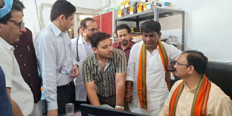 स्वास्थ्य मंत्री ने महासमुंद के स्वास्थ्य संस्थानों का निरीक्षण किया