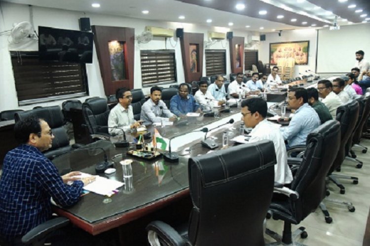कलेक्टर ने की लोक निर्माण विभाग के काम-काज की समीक्षा