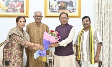 मुख्यमंत्री साय ने समाजसेवी और पूर्व केंद्रीय मंत्री अरविंद नेताम से की सौजन्यभेंट