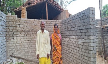 कच्चे मकानों की दीवार ही नहीं टूटी... मुसीबते भी टूट कर खुशियों को कर रही पक्का