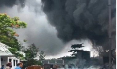 उरला के बालाज कार्बन एंड राइफेक्ट्रीज फैक्ट्री में लगी भीषण आग