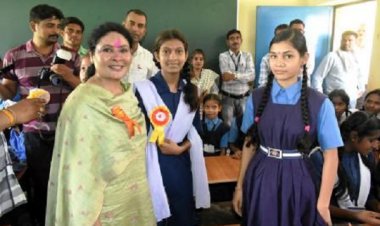 व्यक्ति के सर्वांगीण विकास के लिए शिक्षा अत्यंत आवश्यक : कलेक्टर मिश्रा