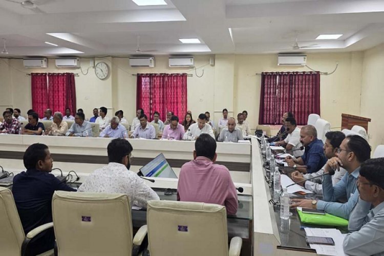 बारिश से पहले दूरस्थ पीडीएस दुकानों में राशन भंडारण की व्यवस्था करें : कलेक्टर