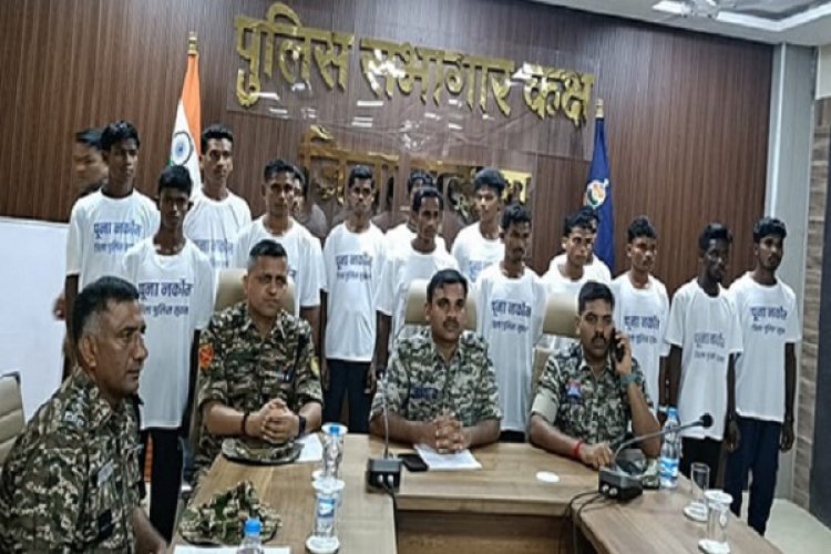 16 नक्सलियों ने किया सरेंडर: छत्तीसगढ़ में 'लाल आतंक' को फिर लगा बड़ा झटका