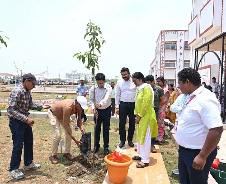 प्रमुख सचिव सोनमणि बोरा ने टीआरटीआई परिसर में किया पौधारोपण