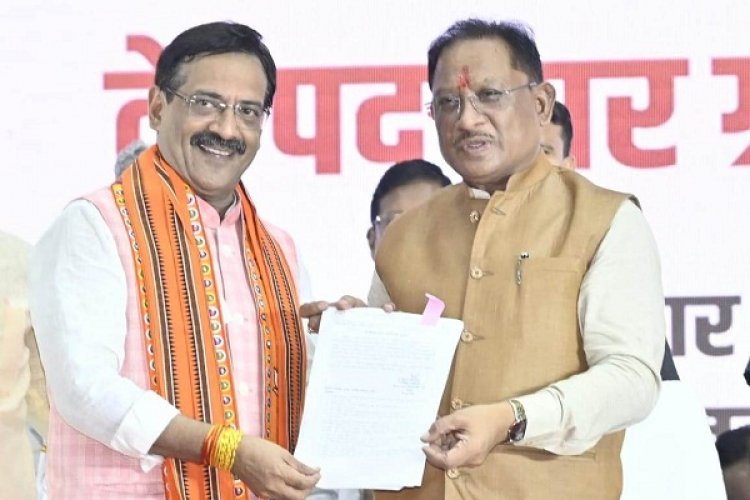 अपेक्स बैंक के प्राधिकृत अधिकारी के पदभार ग्रहण में शामिल हुए मुख्यमंत्री