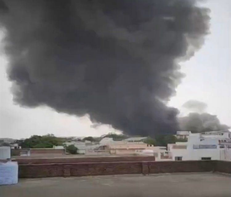 अहमदाबाद में एयर इंडिया का विमान क्रैश, 242 यात्री थे सवार