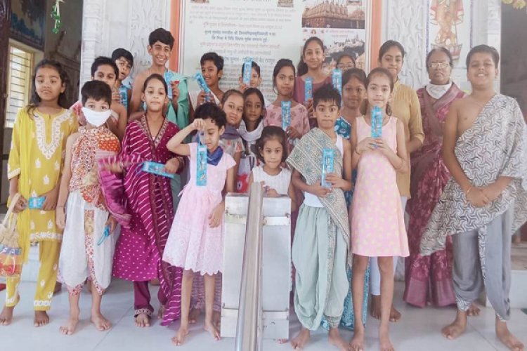 बच्चों ने लिया संकल्प: चातुर्मास में धर्म आराधना से जुड़ेंगे