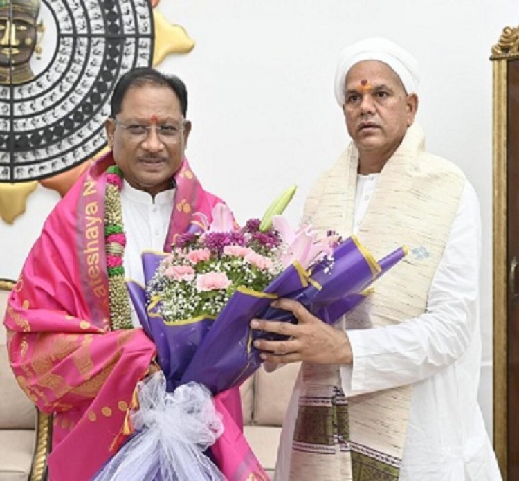 मुख्यमंत्री साय से पं.श्री रविशंकर महाराज रावतपुरा सरकार ने की सौजन्य मुलाकात