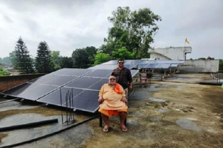 योजना से दीपक उपाध्याय का बिजली बिल हुआ आधा, बिजली कटौती की समस्या भी हुई दूर