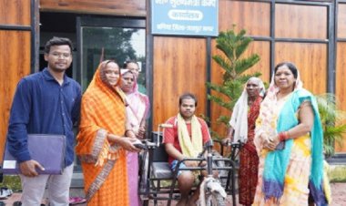 सीएम कैंप कार्यालय में दिव्यांग नारायण सिंह को मिली ट्राईसायकल