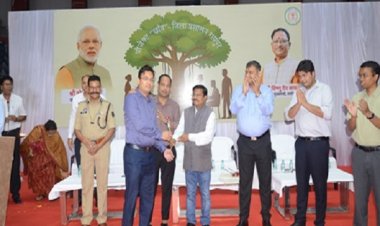 कलेक्टर डॉक्टर गौरव सिंह एवं उनके परिजनों ने भी स्वयं स्वास्थ्य परीक्षण करवाया