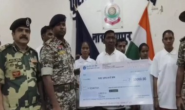 नारायणपुर में 33 लाख के इनामी 8 हार्डकोर नक्सलियों ने किया आत्मसमर्पण