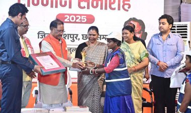 मुख्यमंत्री ने स्वच्छता दीदियों को किया सम्मानित