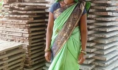 पीएम आवास में सेंट्रिंग प्लेट व ईट उपलब्ध कराकर लखपति बनी समूह की दीदियां