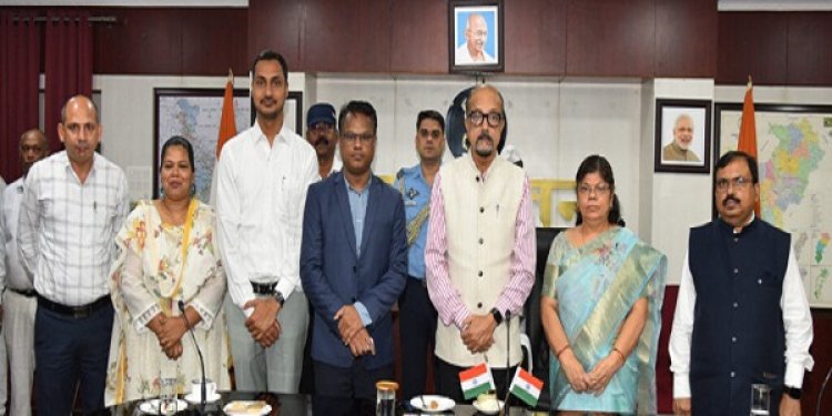 राजभवन के अधिकारियों को स्थानांतरण पर दी गई बिदाई