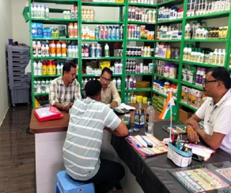 4 निजी उर्वरक विक्रय केन्द्रों में उर्वरक बिक्री पर लगाया गया प्रतिबंध