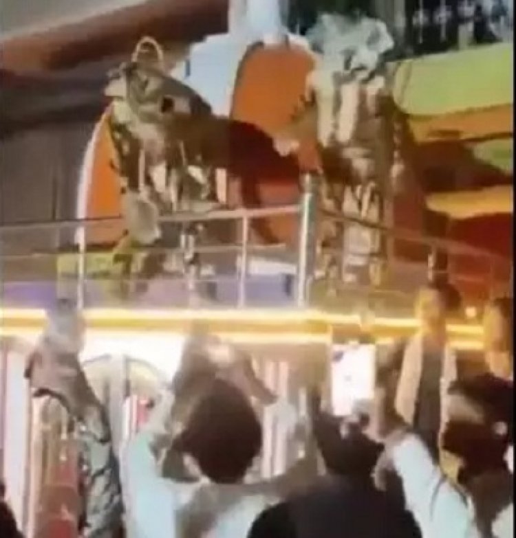 मंदिर में चढ़कर किया उत्पात, 2 लड़के गिरफ्तार