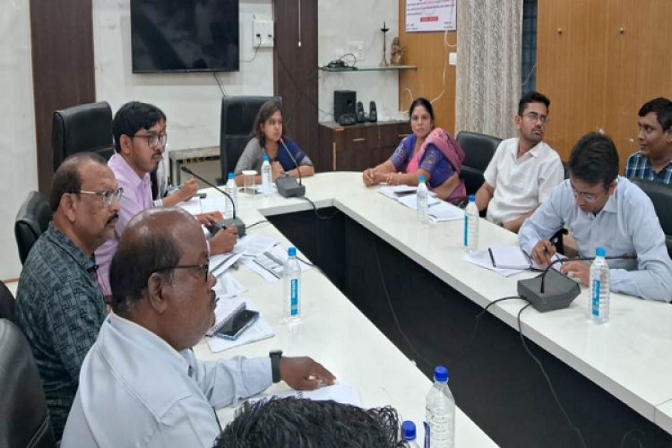 सीईओ ने की मनरेगा, पीएम आवास व अंत्योदय वाटिका योजनाओं की समीक्षा