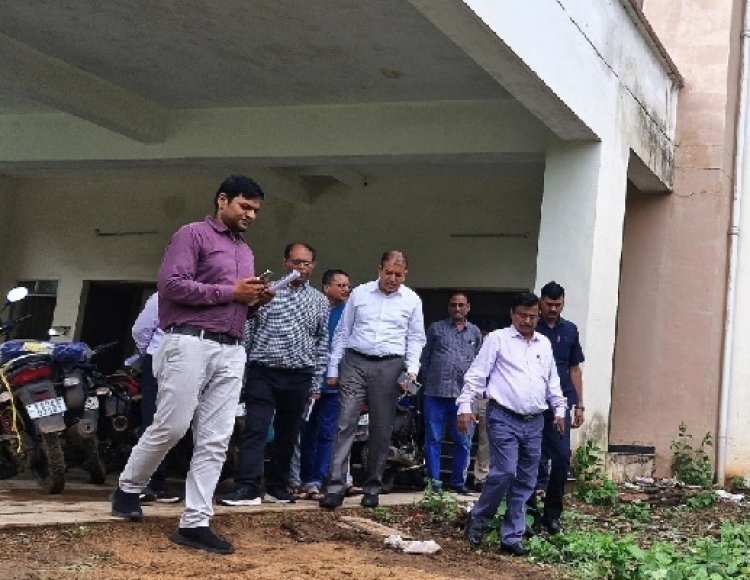 कुलपति कावरे ने किया पत्रकारिता विश्वविद्यालय परिसर का आकस्मिक निरीक्षण