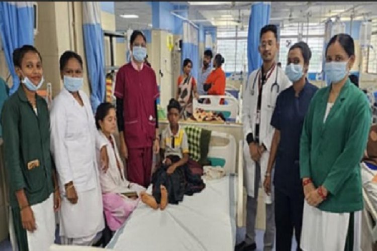 मेकाॅज के डॉक्टरों की टीम ने सर्पदंश से पीड़ित बच्चे की बचाई जान