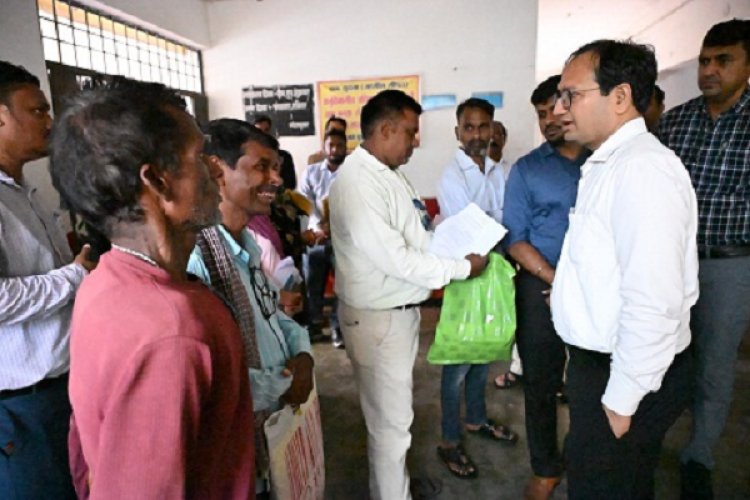 कलेक्टर ने ब्लॉक मुख्यालय पहुंचकर की स्वास्थ्य विभाग की समीक्षा