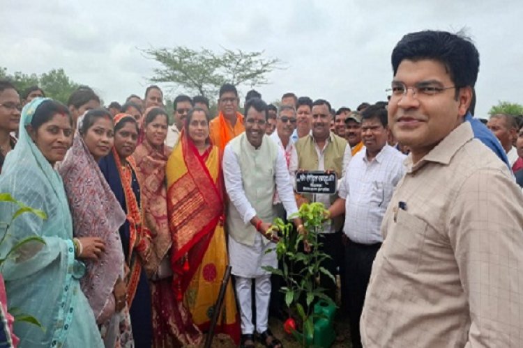 बेहरापाल एवं कौंदकेरा के सरहद में किया गया पौधारोपण