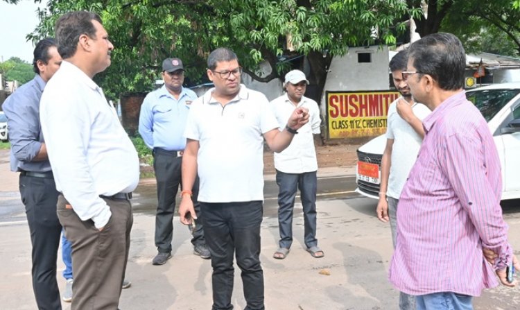 आयुक्त ने बीएसपी क्षेत्र के नाला एवं जर्जर भवनो का किया निरीक्षण