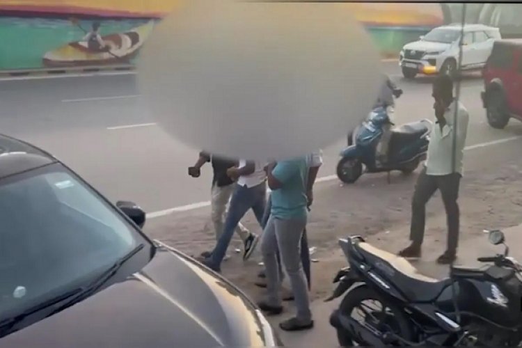 गांजा खरीदने पहुंचे 14 लोग पकड़ाए, दंपती चार साल के बच्चे को भी साथ लाए