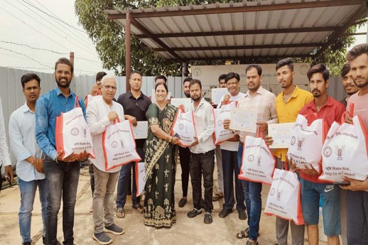 उन्नत मत्स्य बीज उत्पादन प्रशिक्षण में नेपाल से भी पहुंचे किसान